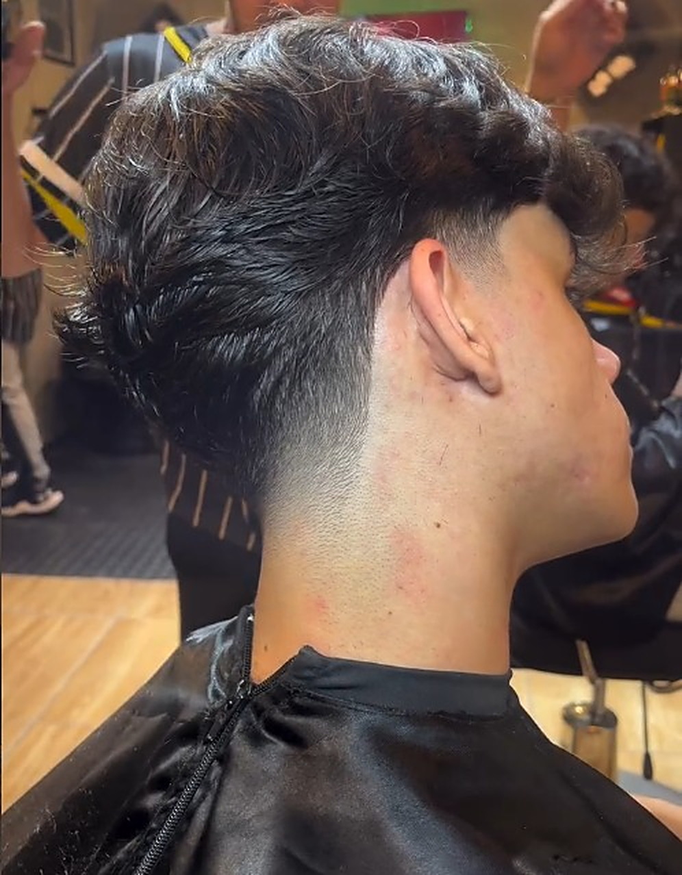 Degradê baixo masculino com topo texturizado